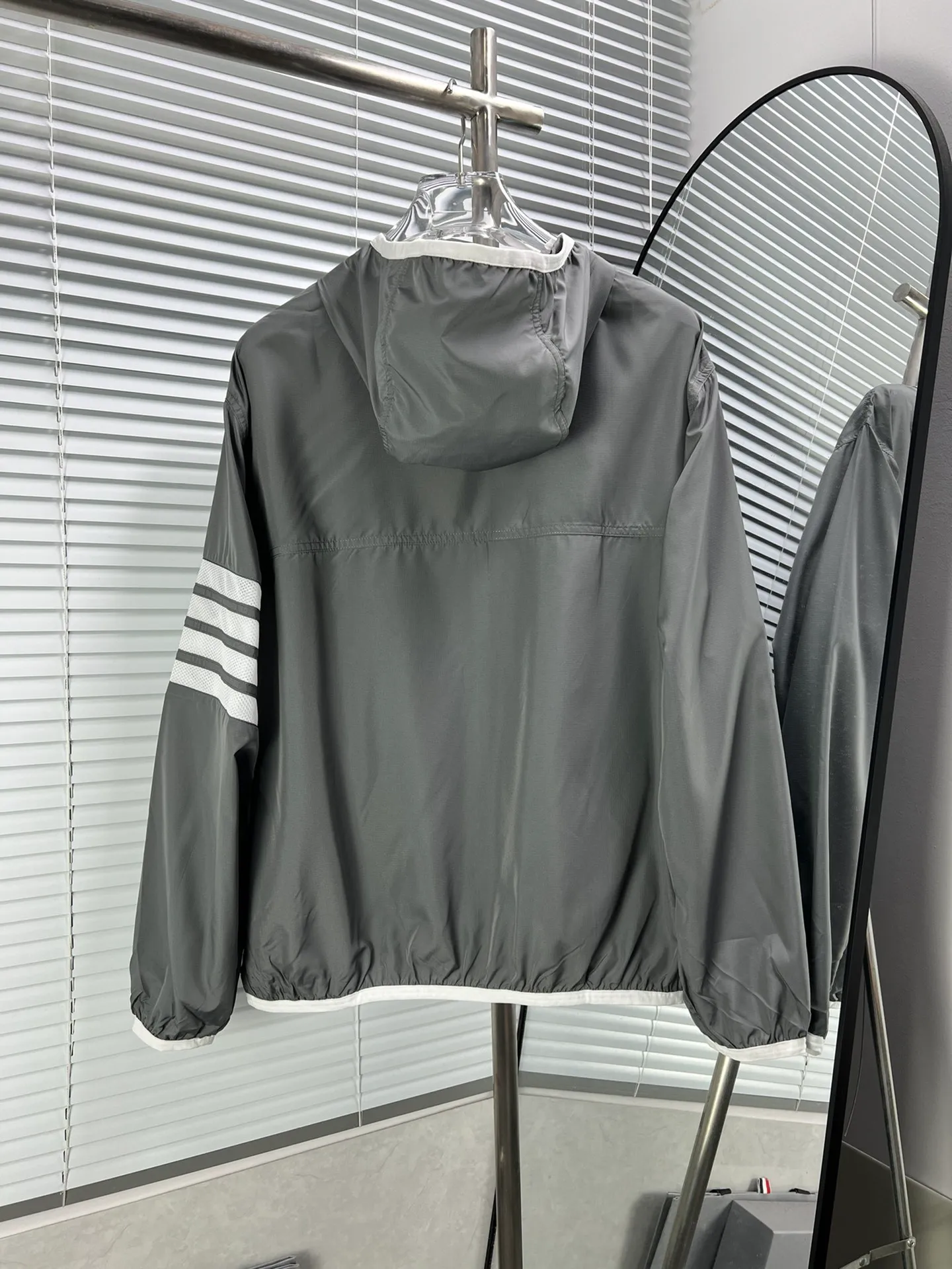 THOM BROWNE 2024SS New Arrival White Breathable Same Style ：Gray Black Size：1 2 3 4